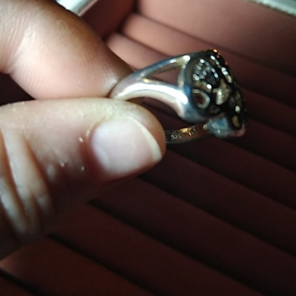 Ring - Picture 3 of 3